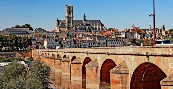 Guide Nevers, Guide Conférencier Nevers, Visiter Nevers, Guide Touristique Nevers