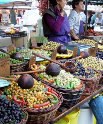 Marché Alpes maritimes, Marché Bandol, Marché Var, Visite de Uzès, Guide Uzès, Visite Guidée Uzès, Guide Occitanie, Visiter Occitanie, Visite Occitanie