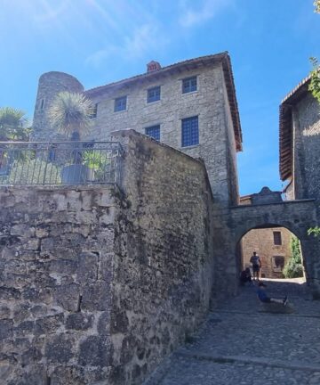 Guide Pérouges